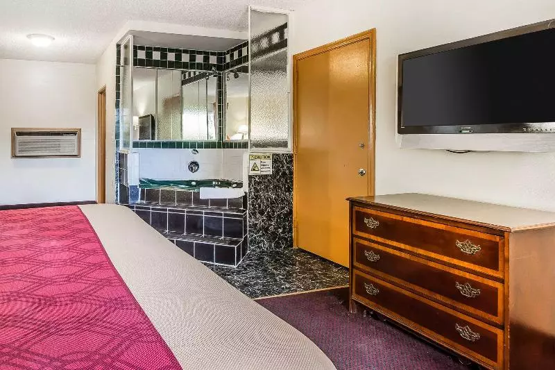 בית מלון כפרי Econo Lodge Macon