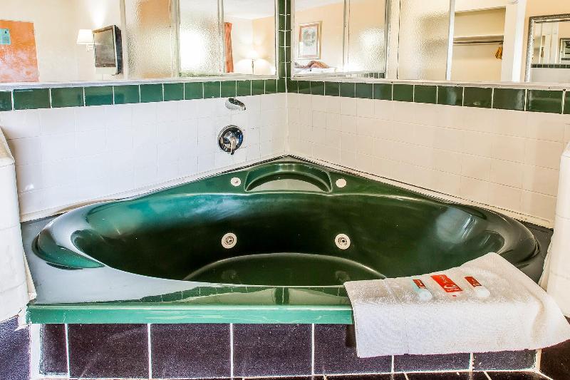 هتل Econo Lodge Macon