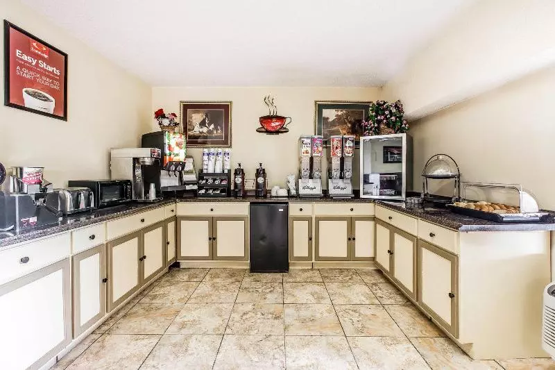 בית מלון כפרי Econo Lodge Macon