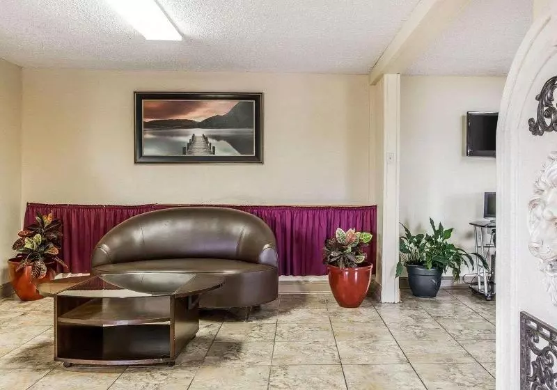 בית מלון כפרי Econo Lodge Macon