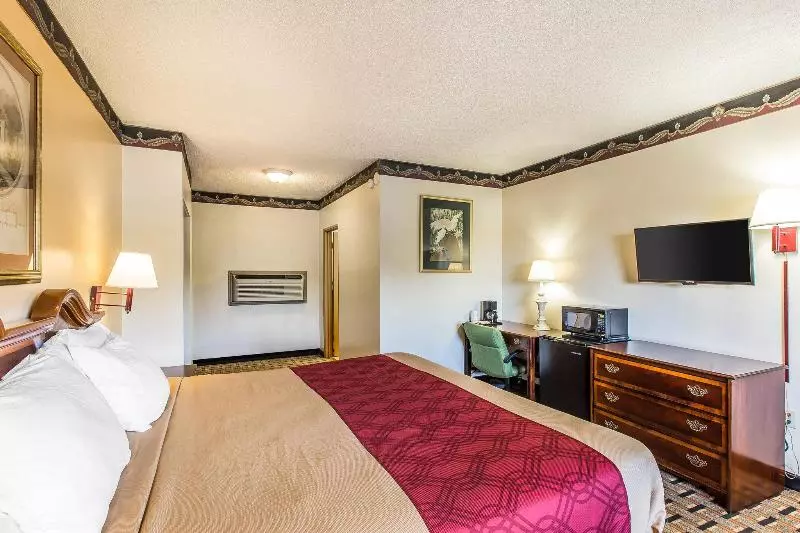 בית מלון כפרי Econo Lodge Macon
