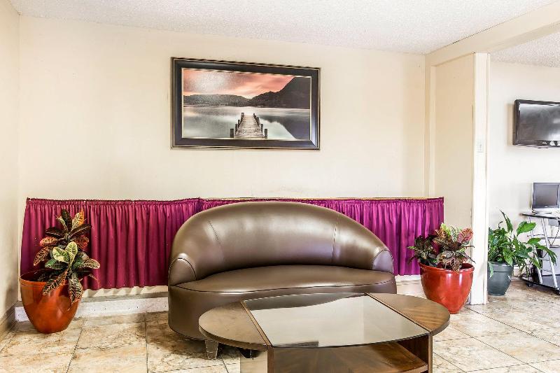 هتل Econo Lodge Macon