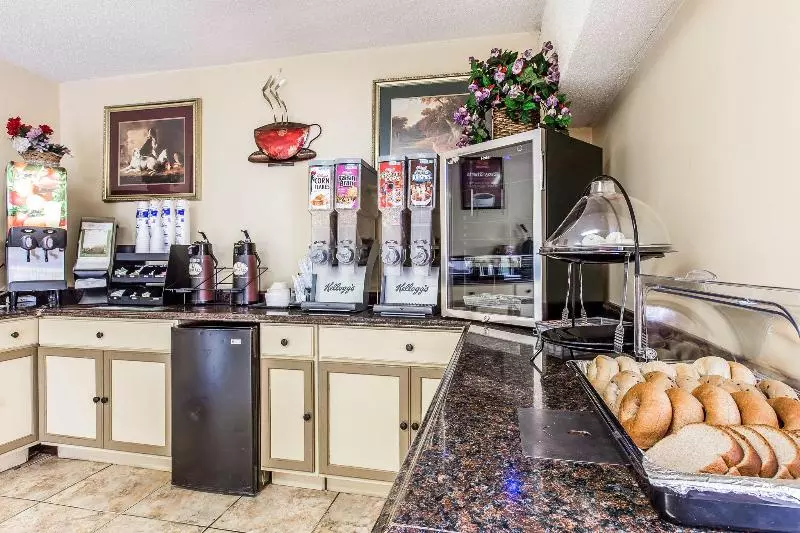 בית מלון כפרי Econo Lodge Macon