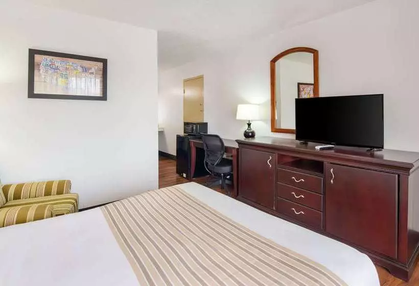 Отель Econo Lodge Marion I 81