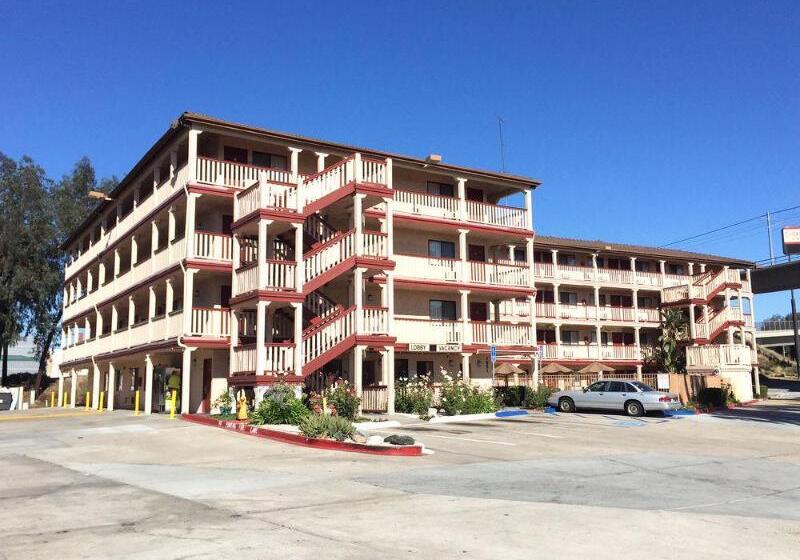 בית מלון כפרי Heritage Inn La Mesa