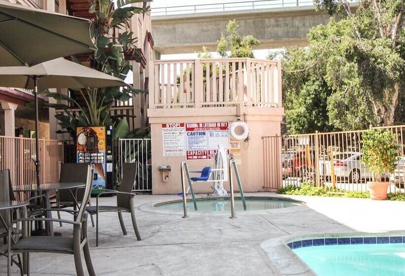 בית מלון כפרי Heritage Inn La Mesa