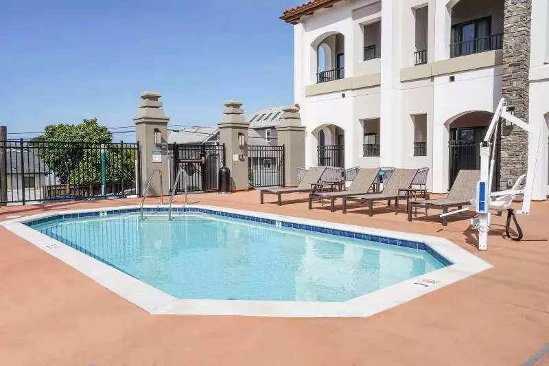 Hotelli La Quinta Inn & Suites By Wyndham Santa Cruz