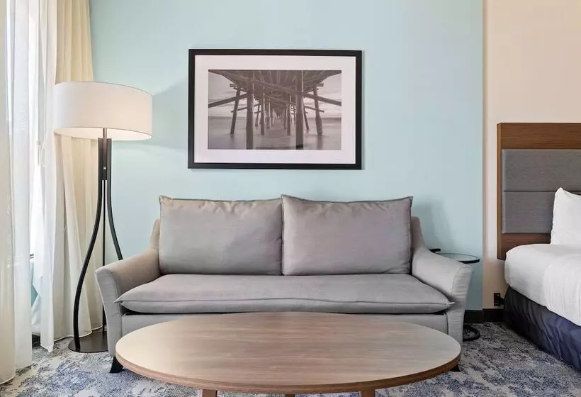 Hotelli La Quinta Inn & Suites By Wyndham Santa Cruz
