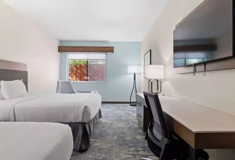 Hotelli La Quinta Inn & Suites By Wyndham Santa Cruz