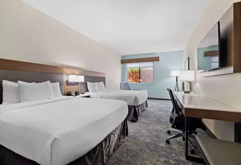 Hotelli La Quinta Inn & Suites By Wyndham Santa Cruz