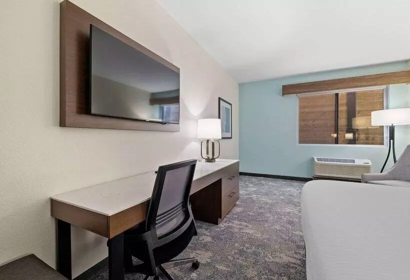 Hotelli La Quinta Inn & Suites By Wyndham Santa Cruz