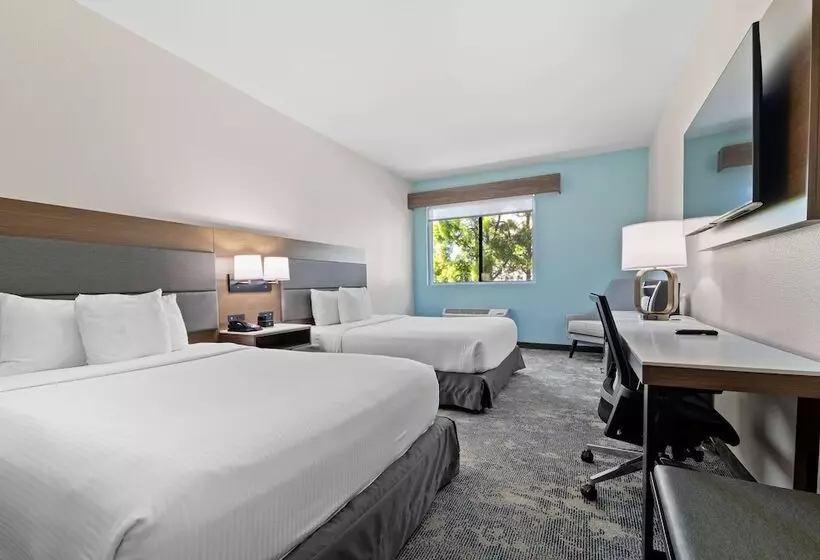 Hotelli La Quinta Inn & Suites By Wyndham Santa Cruz