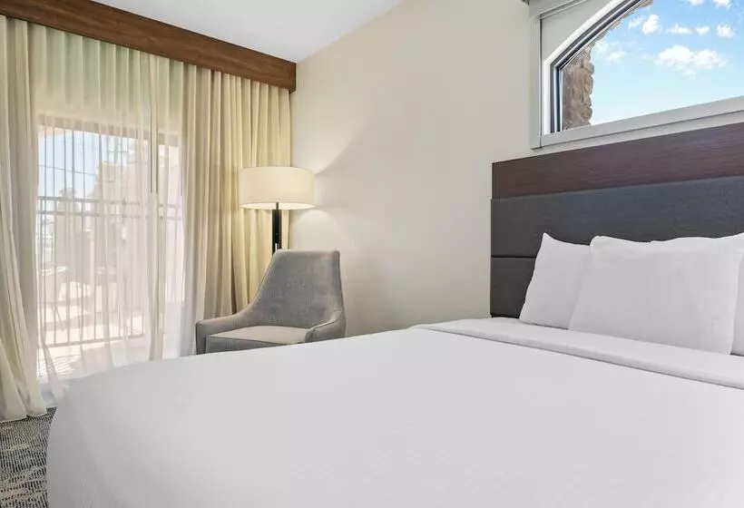 Hotelli La Quinta Inn & Suites By Wyndham Santa Cruz
