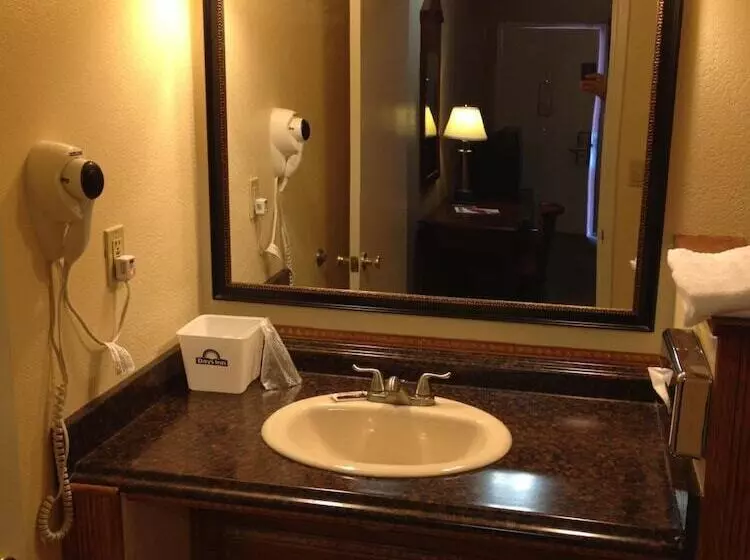 Отель Park Avenue Inn & Suites