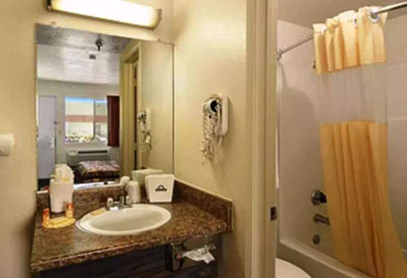 Отель Park Avenue Inn & Suites