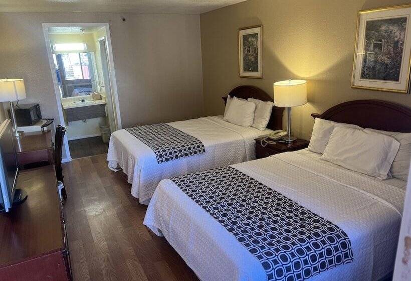 Отель Park Avenue Inn & Suites