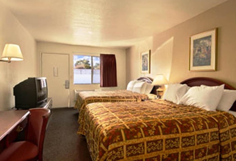 Отель Park Avenue Inn & Suites