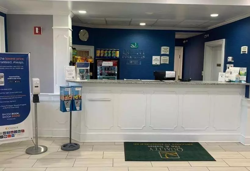 Отель Quality Inn & Suites