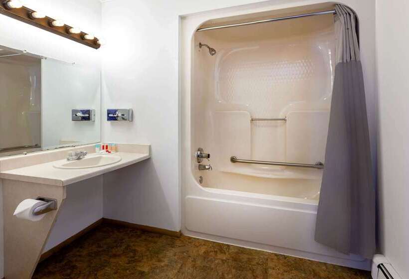 هتل Travelodge By Wyndham Escanaba