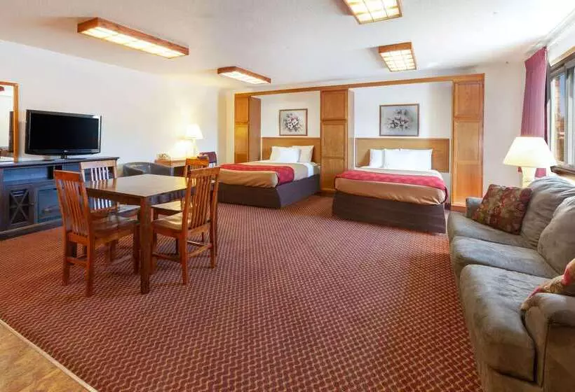 هتل Travelodge By Wyndham Escanaba