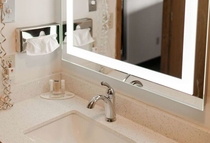 هتل Travelodge By Wyndham Escanaba