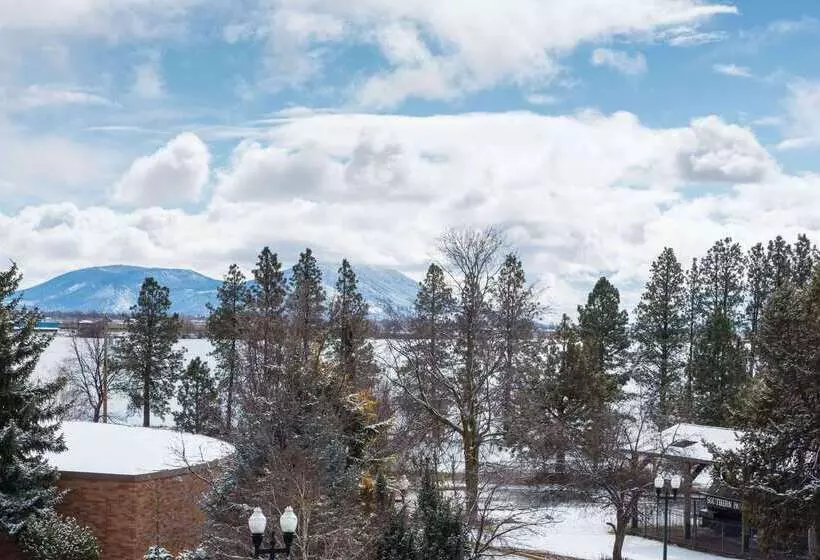 هتل Travelodge By Wyndham Klamath Falls