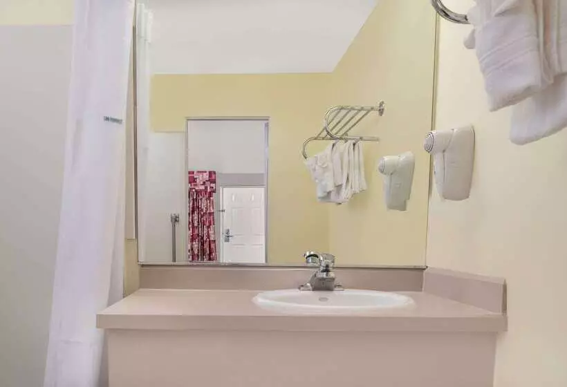 هتل Travelodge By Wyndham Klamath Falls