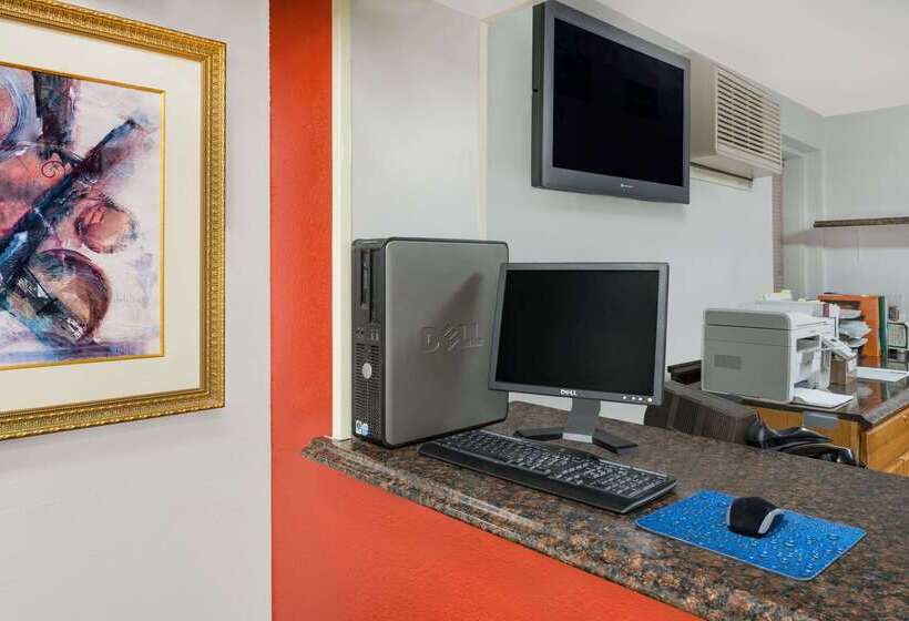 בית מלון כפרי Travelodge By Wyndham Klamath Falls