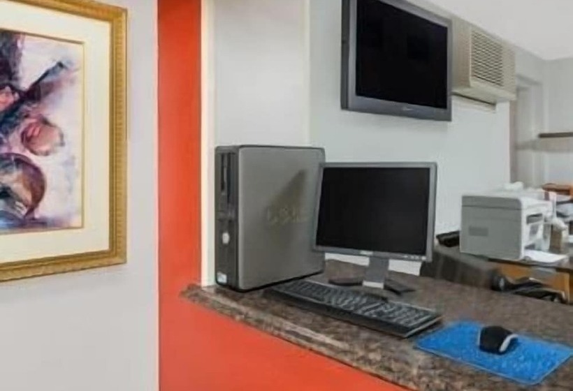 בית מלון כפרי Travelodge By Wyndham Klamath Falls