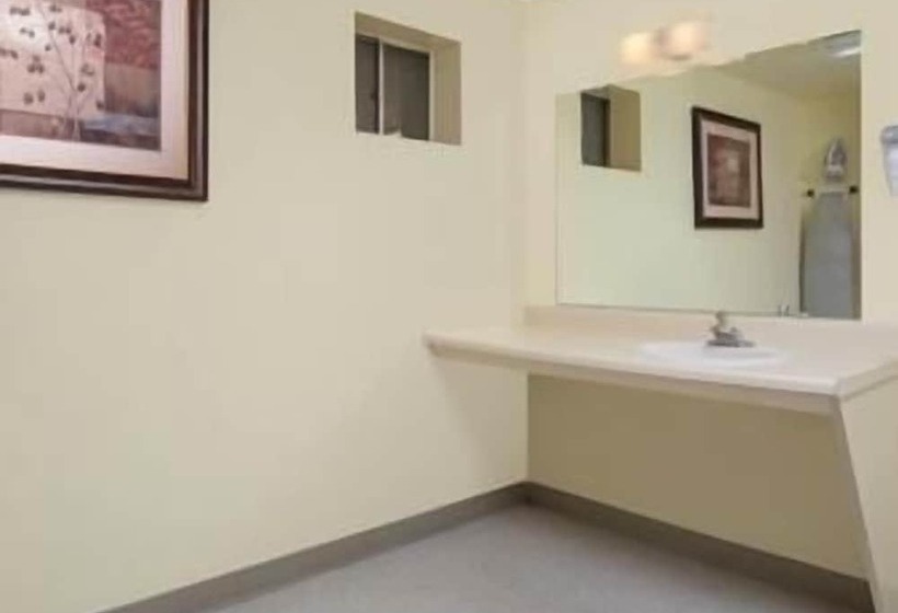 בית מלון כפרי Travelodge By Wyndham Klamath Falls