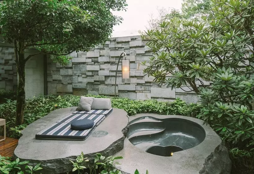 Hotelli The Lost Stone