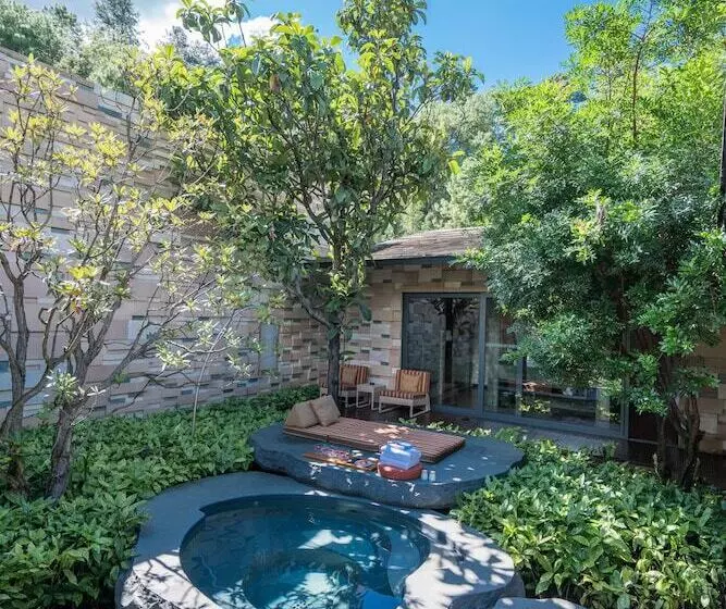 Hotelli The Lost Stone