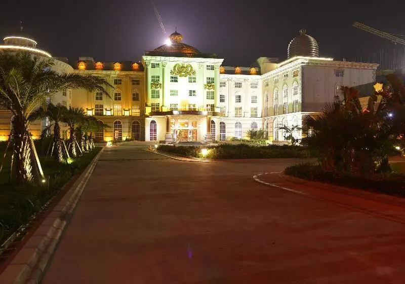 Hotelli The Royal Pinnacle