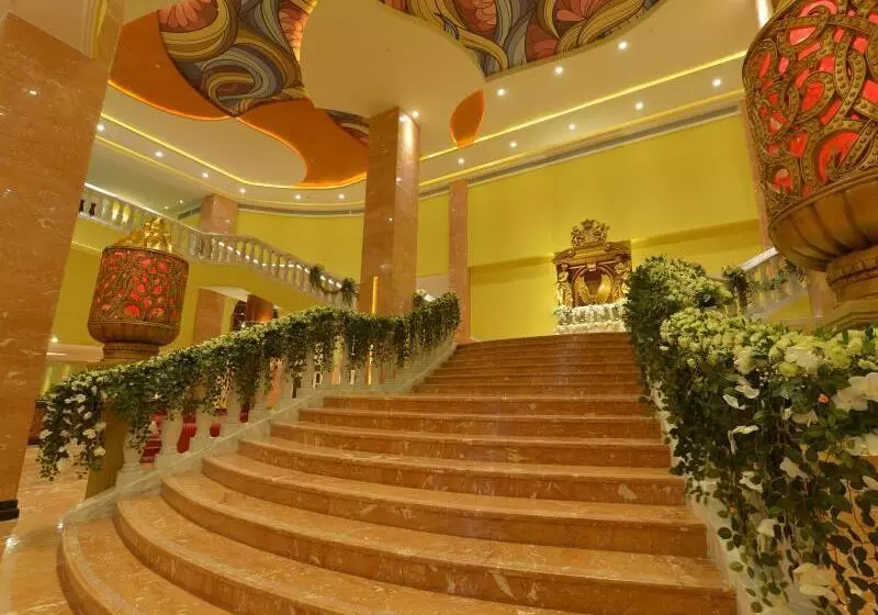 Hotelli The Royal Pinnacle