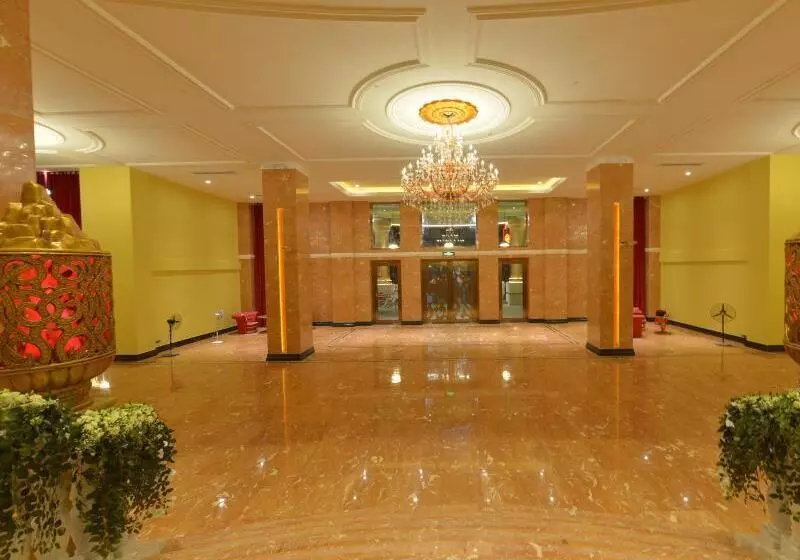 Hotelli The Royal Pinnacle