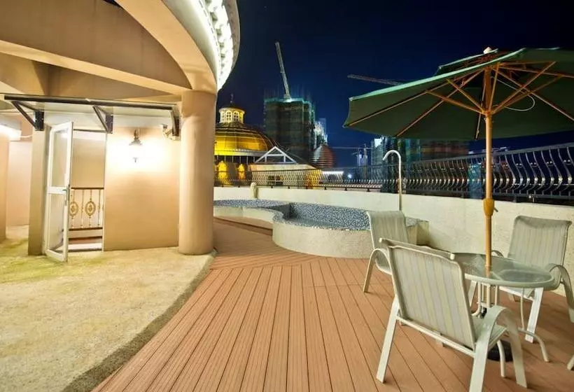 Hotelli The Royal Pinnacle