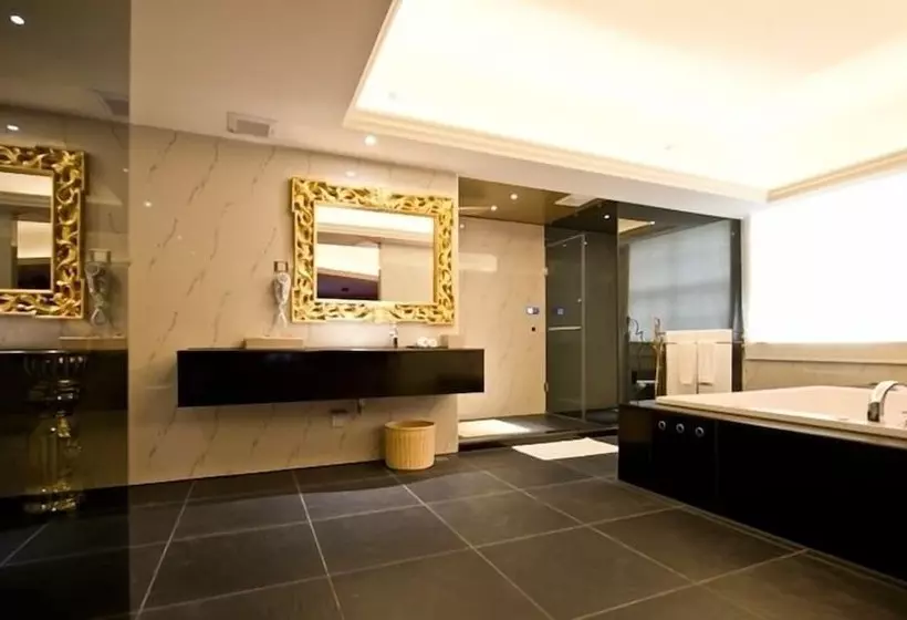 Hotelli The Royal Pinnacle
