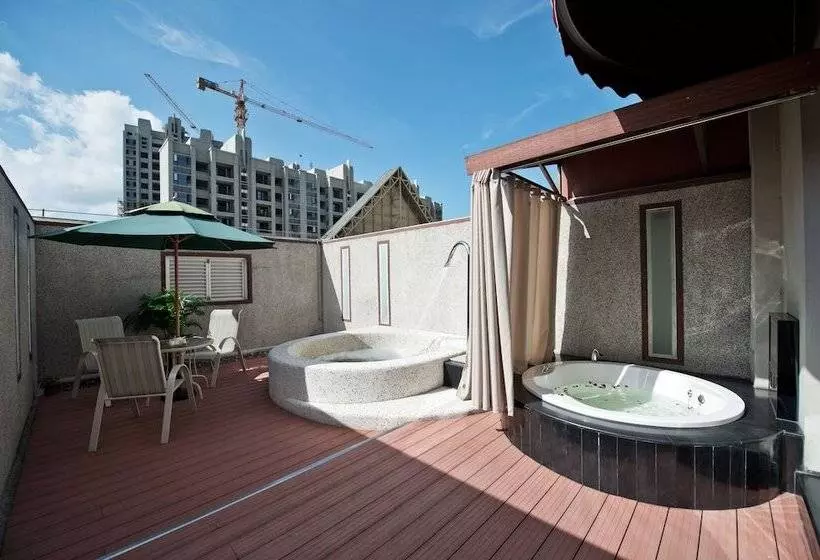 Hotelli The Royal Pinnacle