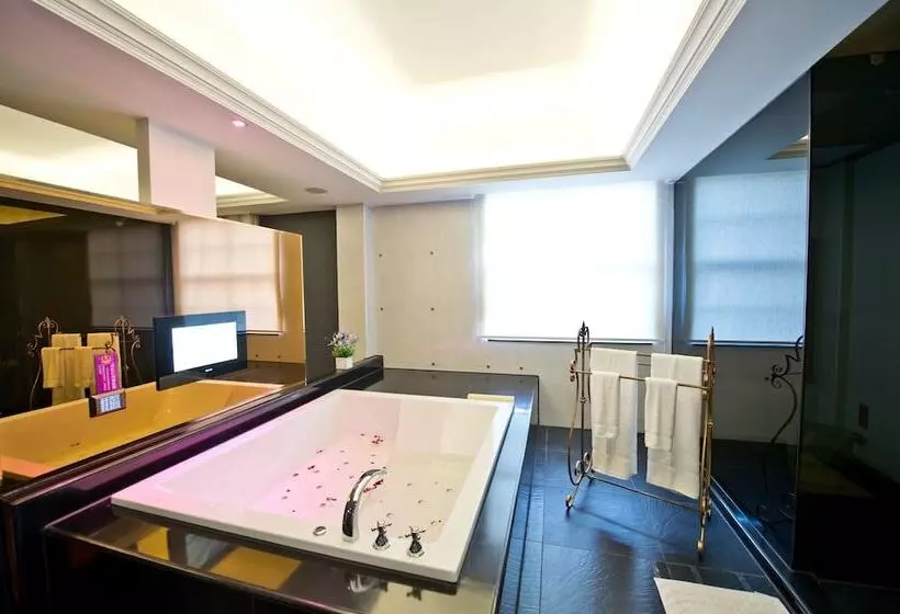 Hotelli The Royal Pinnacle