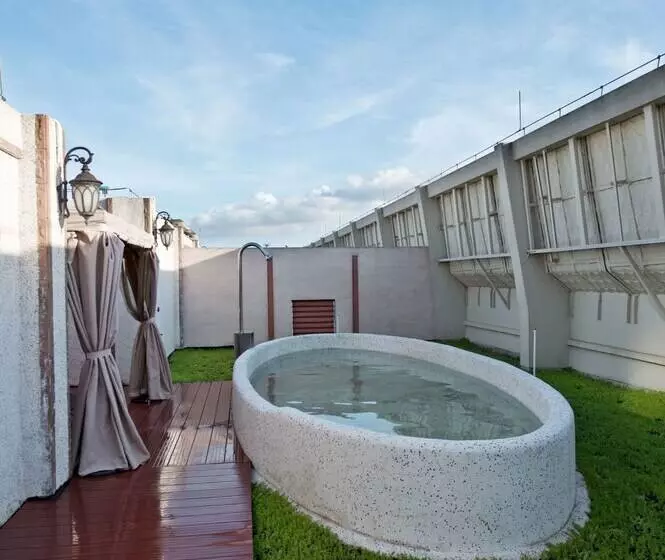Hotelli The Royal Pinnacle