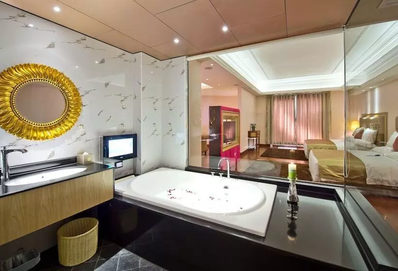 Hotelli The Royal Pinnacle