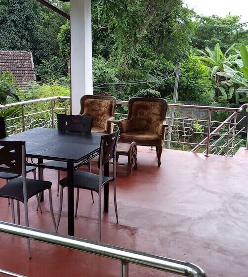 بنسيون Senuri Home Stay