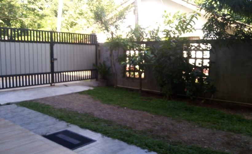 بنسيون Senuri Home Stay