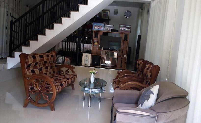 بنسيون Senuri Home Stay