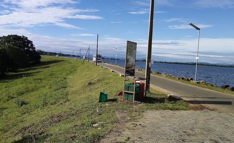 بنسيون Senuri Home Stay