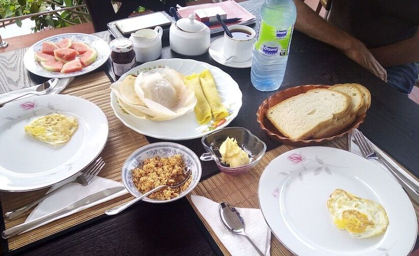 بنسيون Senuri Home Stay