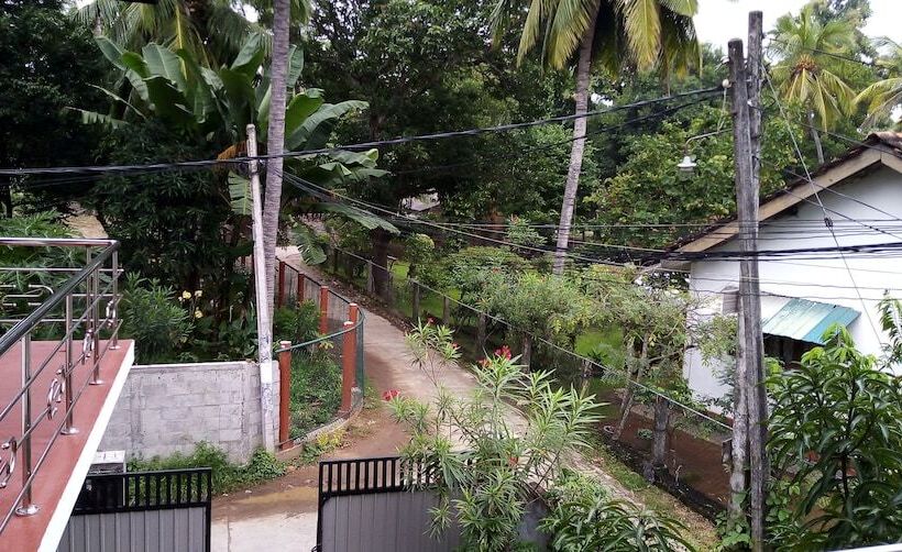 بنسيون Senuri Home Stay