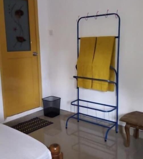 بنسيون Senuri Home Stay