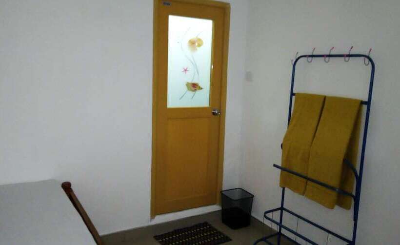 بنسيون Senuri Home Stay