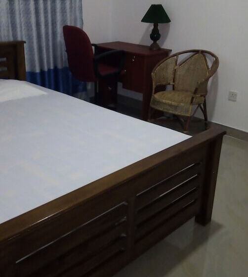 بنسيون Senuri Home Stay